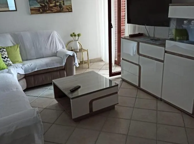 Appartement Robertino 1966 Makarska